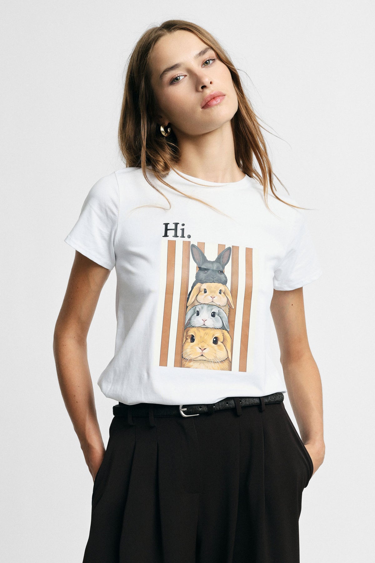 T-shirt femme à imprimé lapins, coton blanc, porté – Please