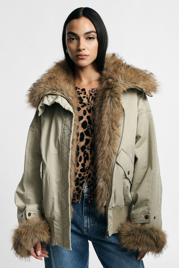 Blouson aviateur femme oversize, col fausse fourrure, beige, porté – Please