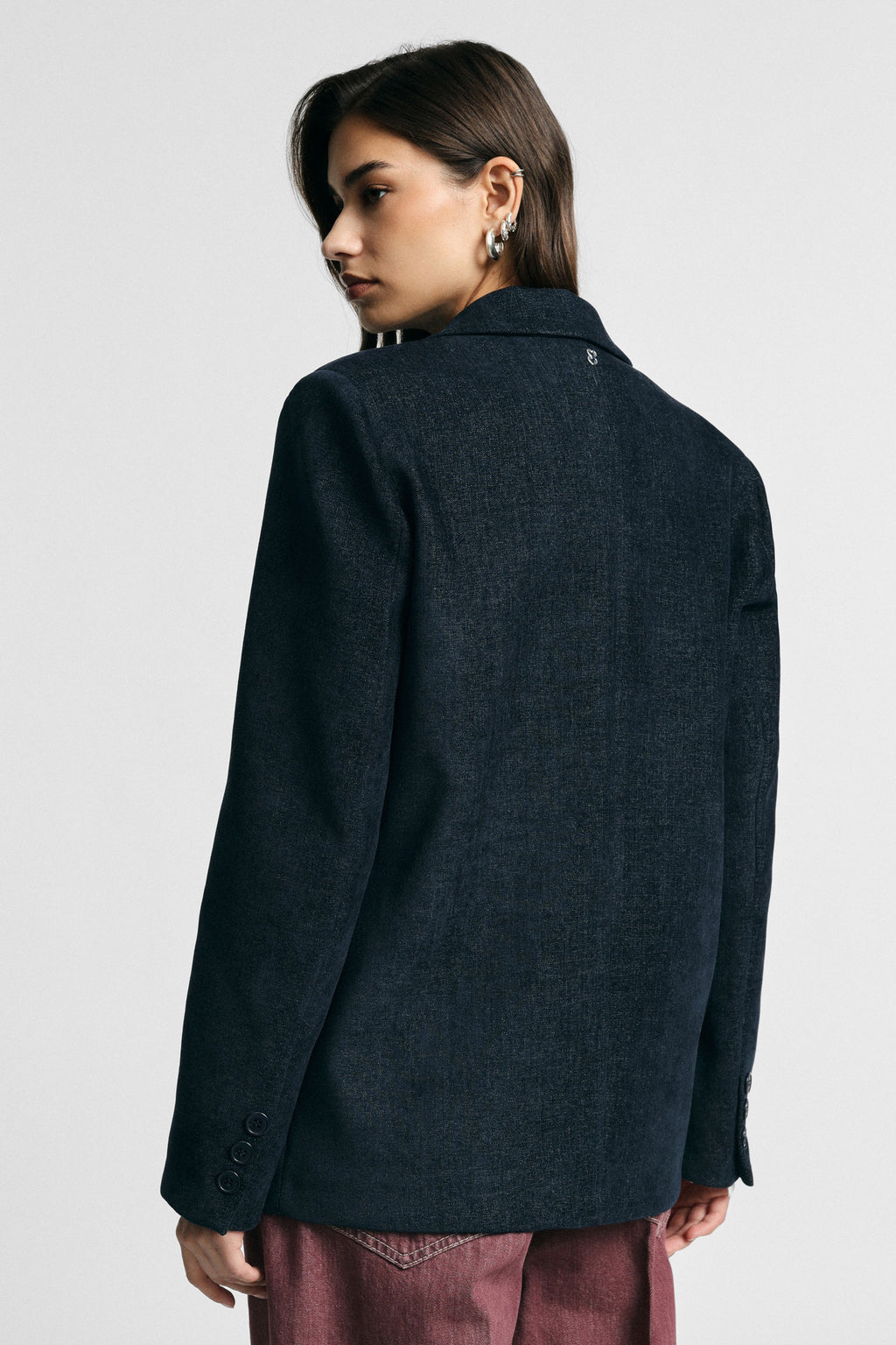 Blazer droit femme à poches plaquées – épaules structurées, coloris bleu marine – Please