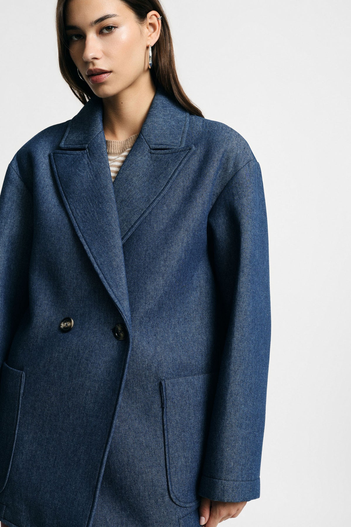 Manteau court croisé oversize femme, vue de profil – Please