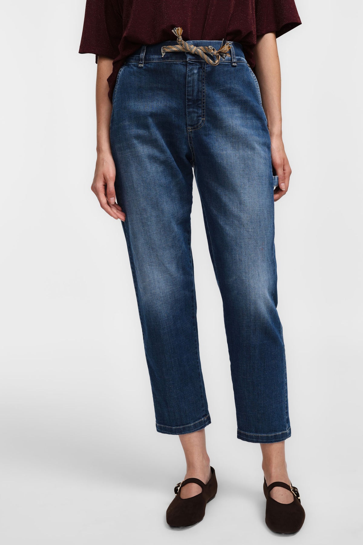 Please Femme jean forme charpentier a taille coulissée en denim bleu medium, porté profil, coloris denim bleu – Please
