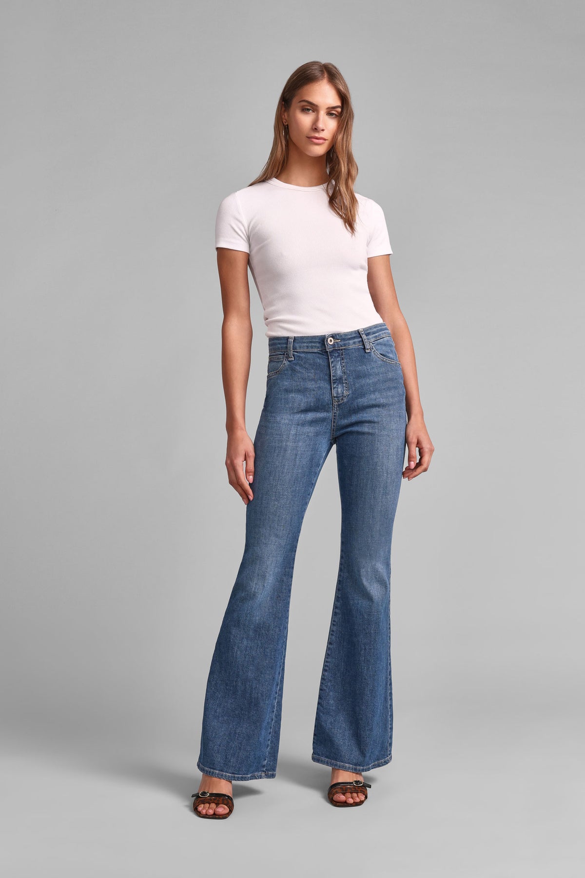 Jean flare femme cinq poches – délavage moyen, coloris bleu denim – Please