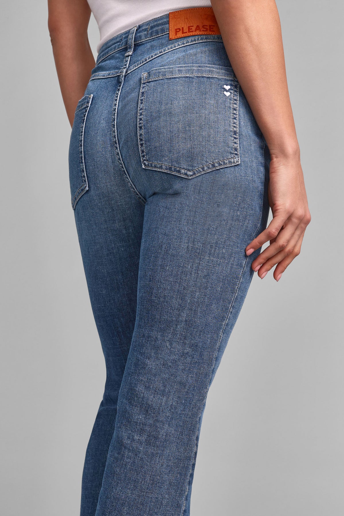 Jean flare femme cinq poches – délavage moyen, coloris bleu denim – Please