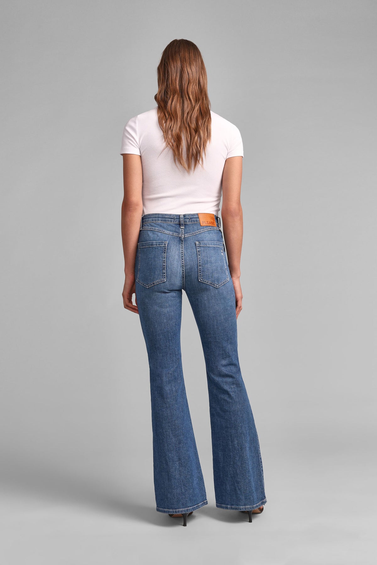 Jean flare femme cinq poches – délavage moyen, coloris bleu denim – Please