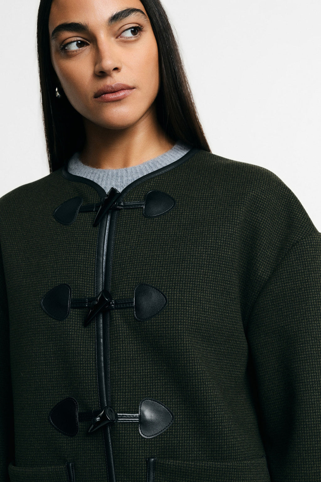 Veste courte femme à brandebourgs, vue de profil – Please