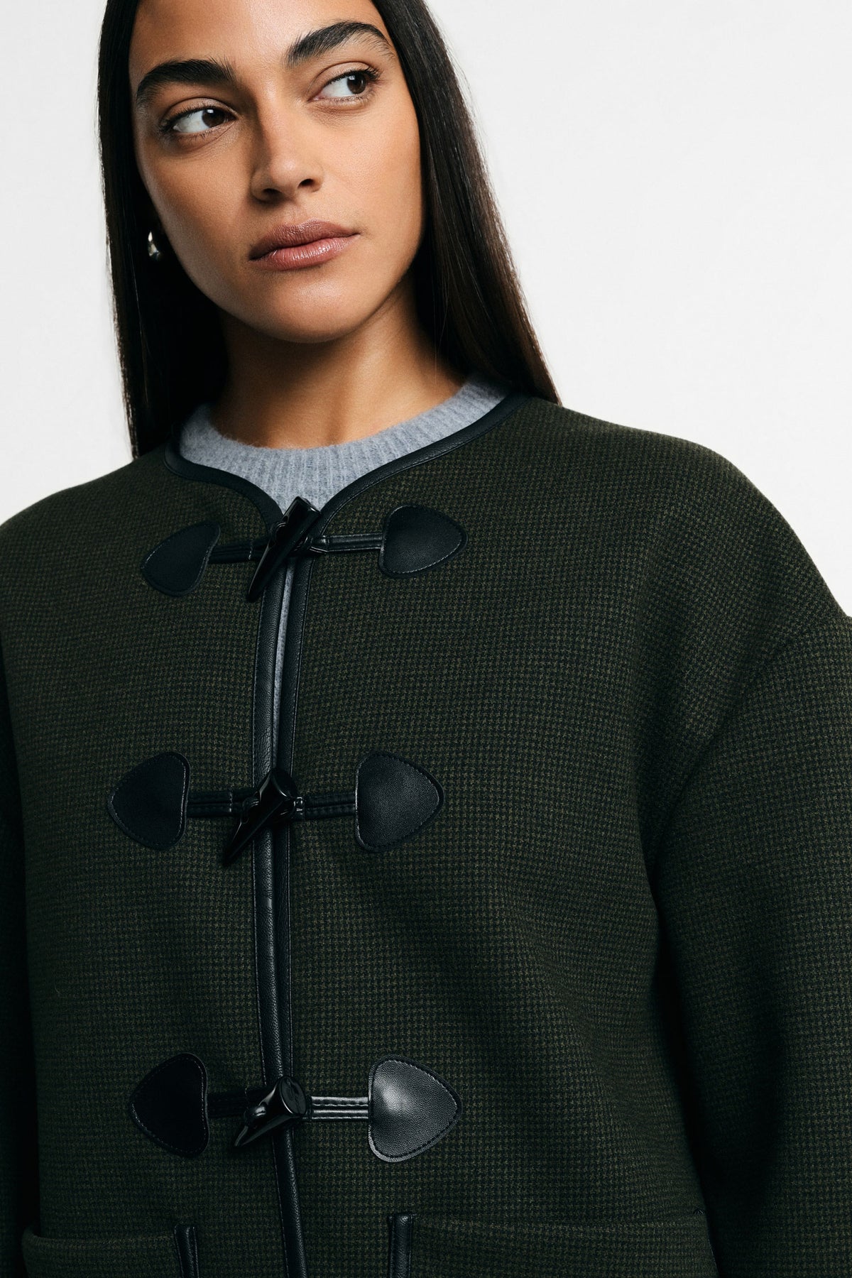 Veste courte femme à brandebourgs, vue de profil – Please