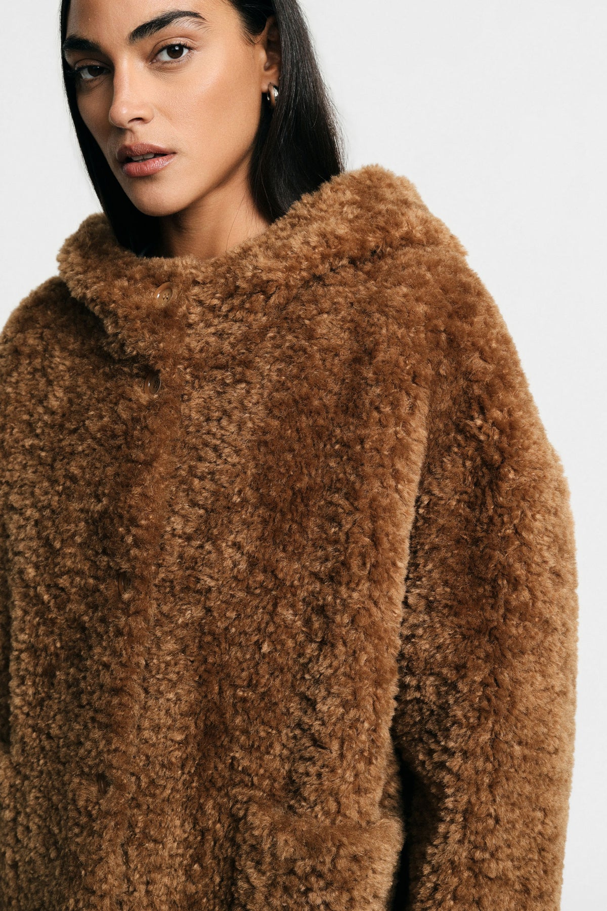 Manteau fausse fourrure femme à capuche – camel – Please
