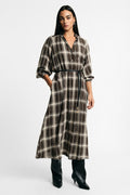 Robe longue chemise à carreaux avec ceinture – Please
