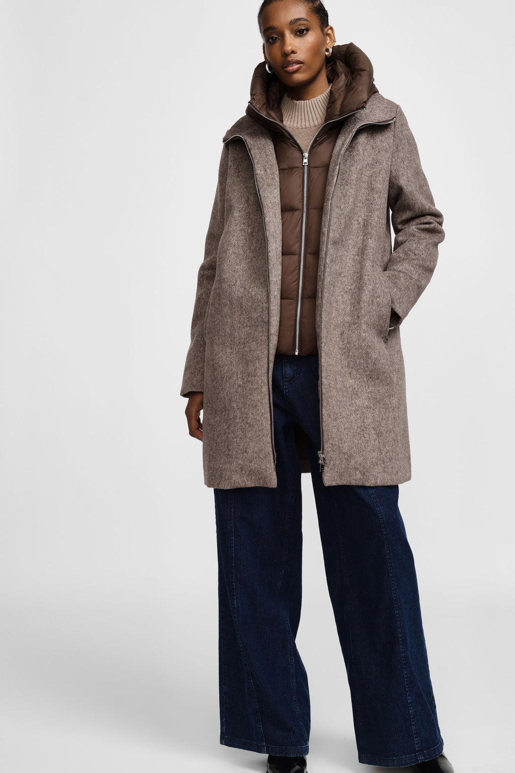 Manteau femme en laine mélangée à plastron matelassé – capuche, coloris marron – Please
