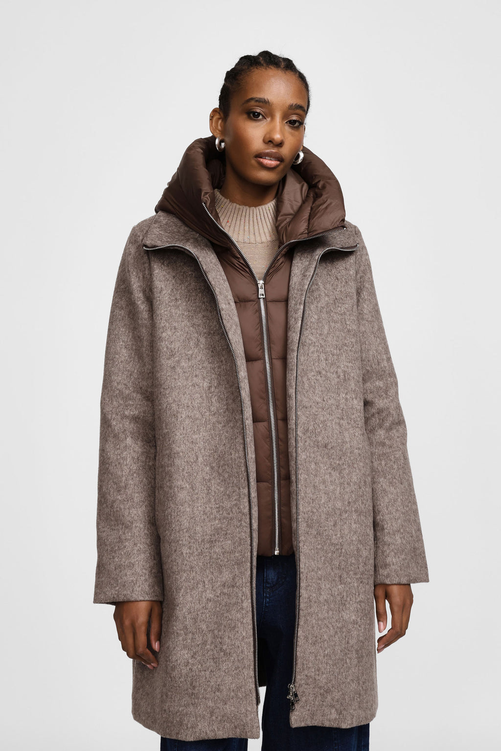 Manteau femme en laine mélangée à plastron matelassé – capuche, coloris marron – Please