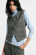 Gilet de tailleur femme à boutonnage asymétrique, carreaux chocolat, porté – Please