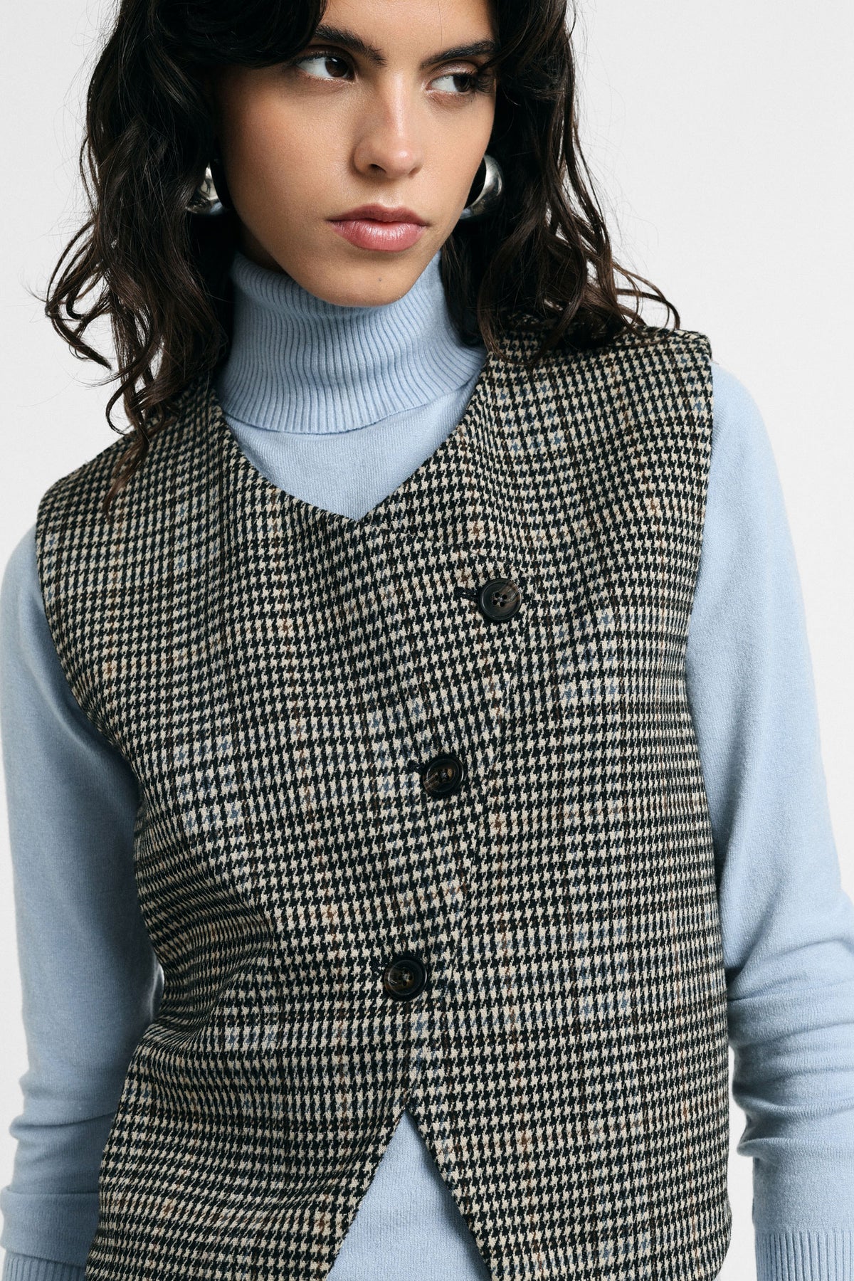 Gilet de tailleur femme à boutonnage asymétrique, détail – Please
