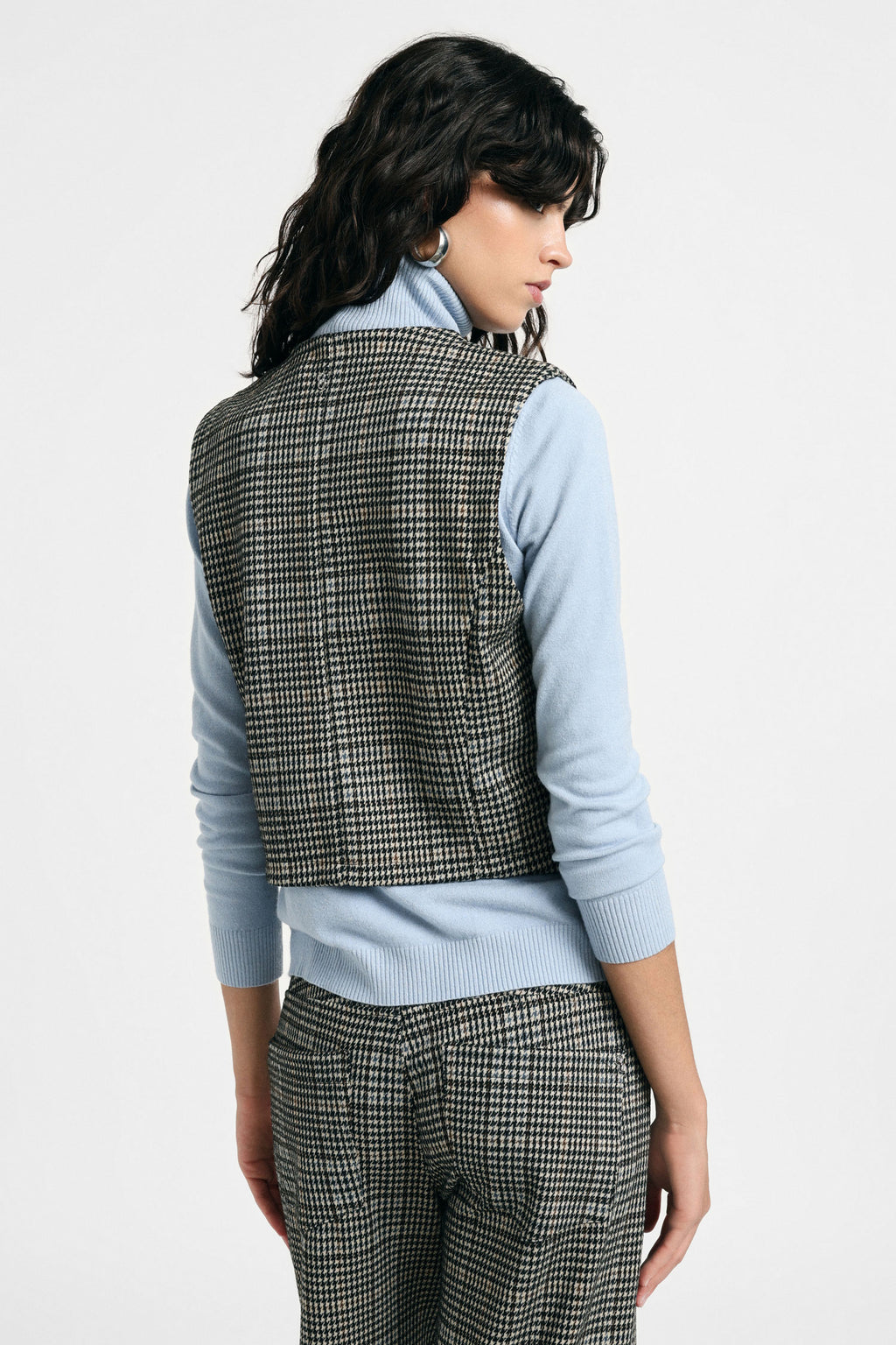 Gilet de tailleur femme à boutonnage asymétrique, vue de profil – Please