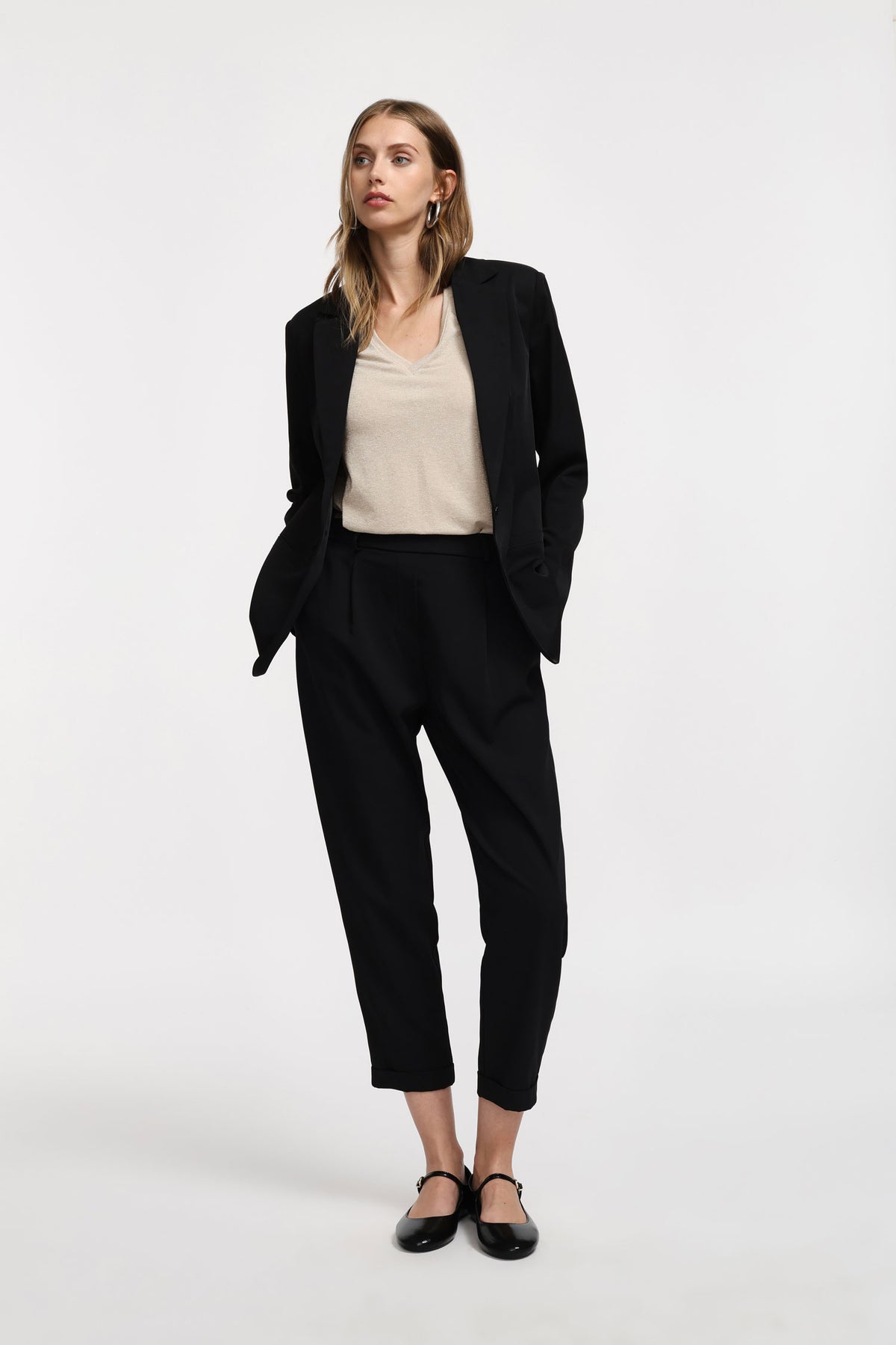 Pantalon fluide forme carotte en crêpe Noir Please