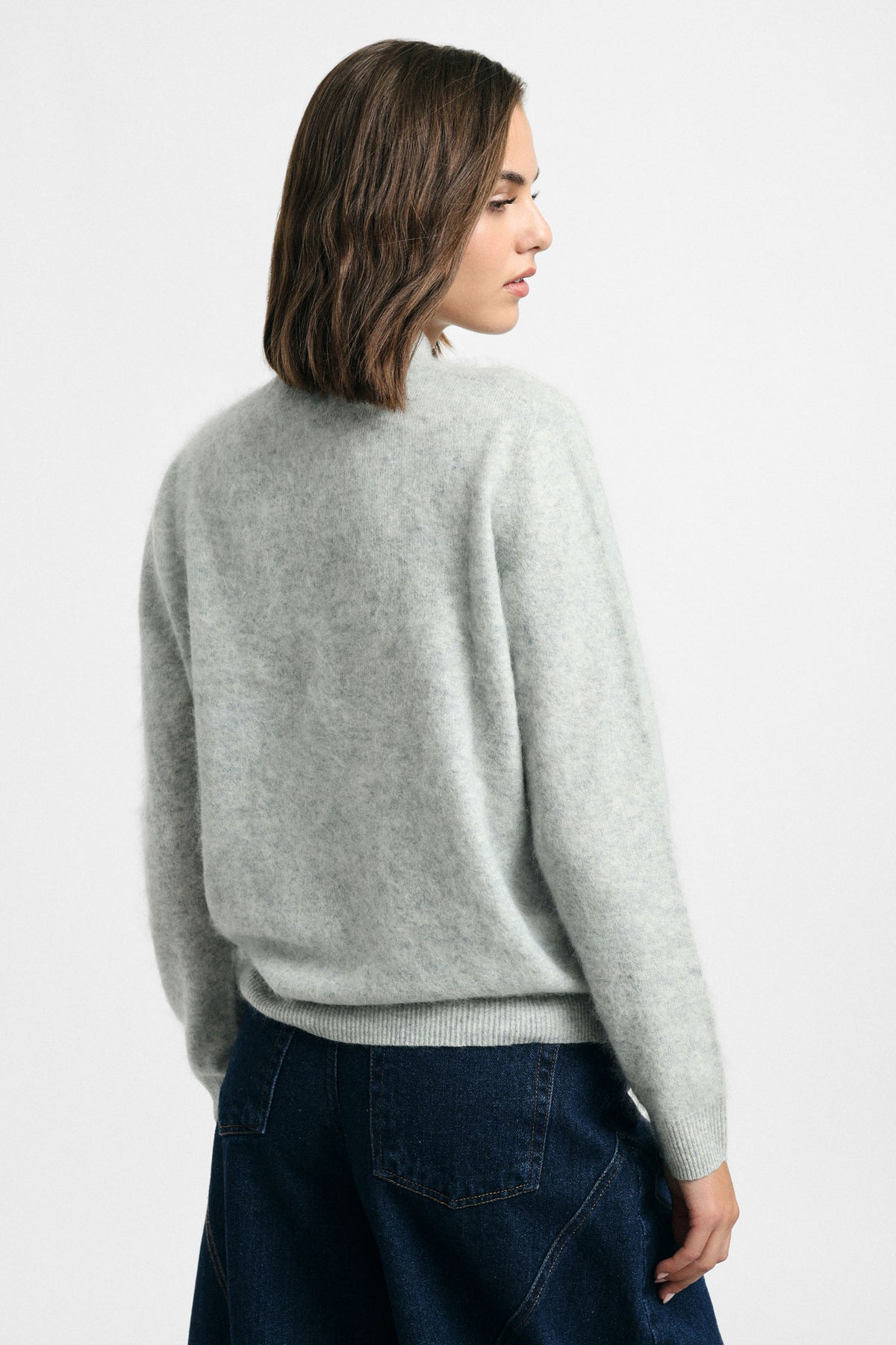 Pull col cheminée femme en laine et cachemire, porté dos, coloris gris – Please
