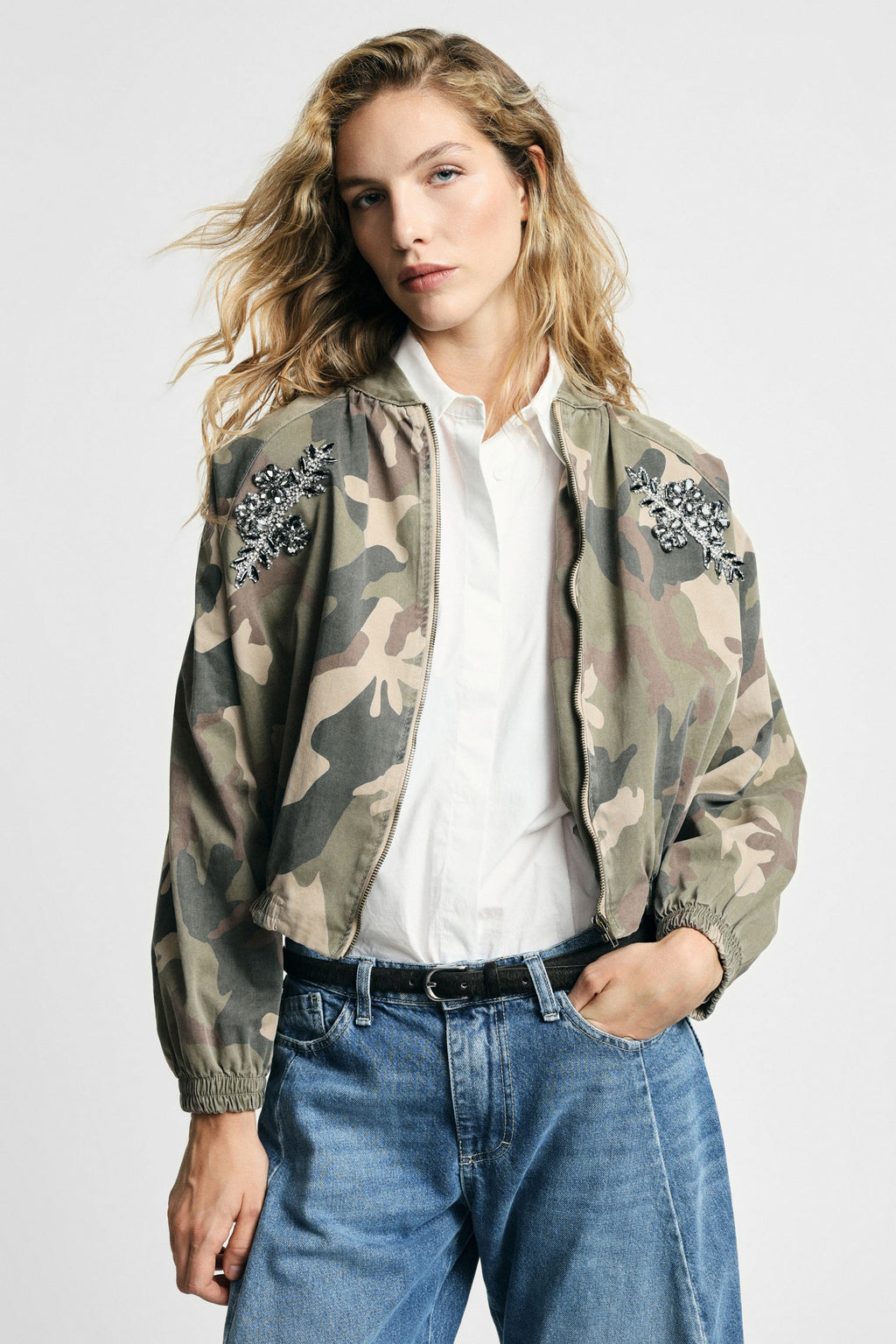 Blouson bomber femme camouflage à ornements bijoux – Please