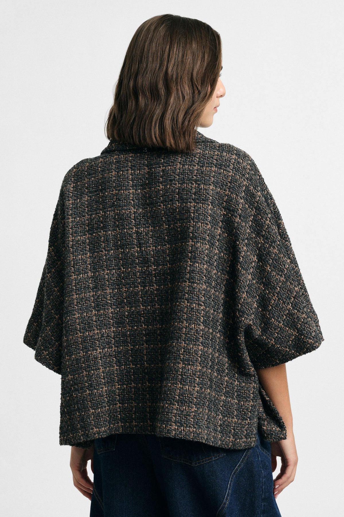 Veste courte manches trois-quarts à carreaux Gris et camel, porté dos, coloris gris et camel – Please