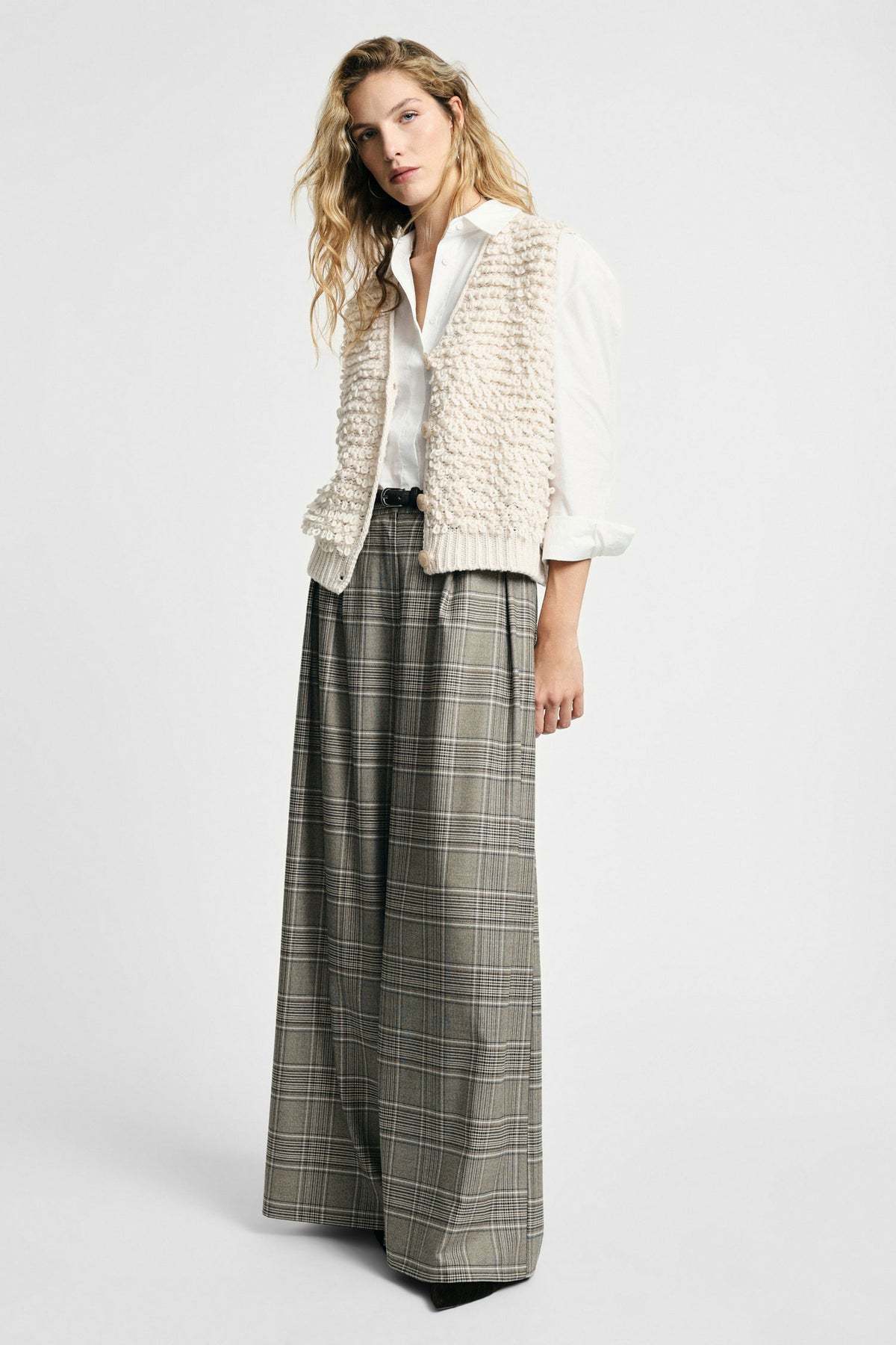 Jupe-culotte plissée prince-de-galles Beige et chocolat, porté face, coloris beige et chocolat – Please