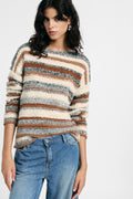 Pull femme rayé en maille bouclée, porté – Please