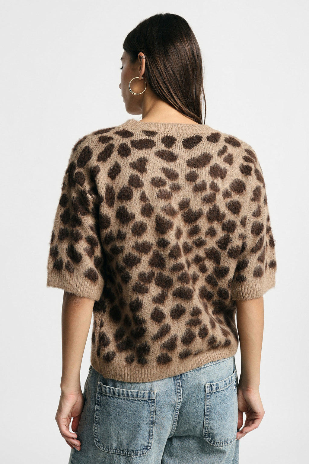 Pull femme manches courtes à motif léopard, vue de dos – Please
