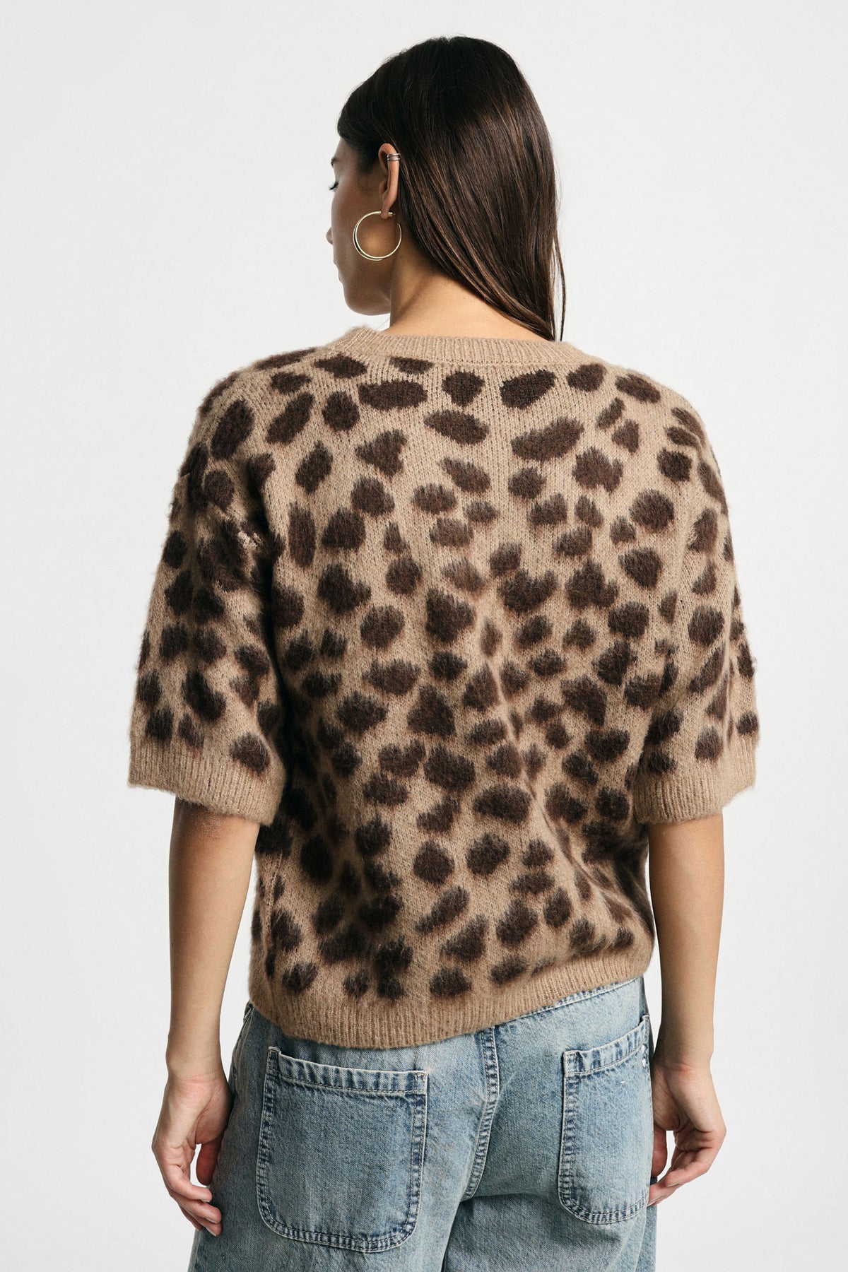 Pull femme manches courtes à motif léopard, vue de dos – Please