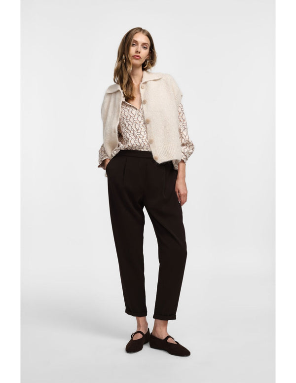 Pantalon carotte à pinces bas à revers Chocolat Please