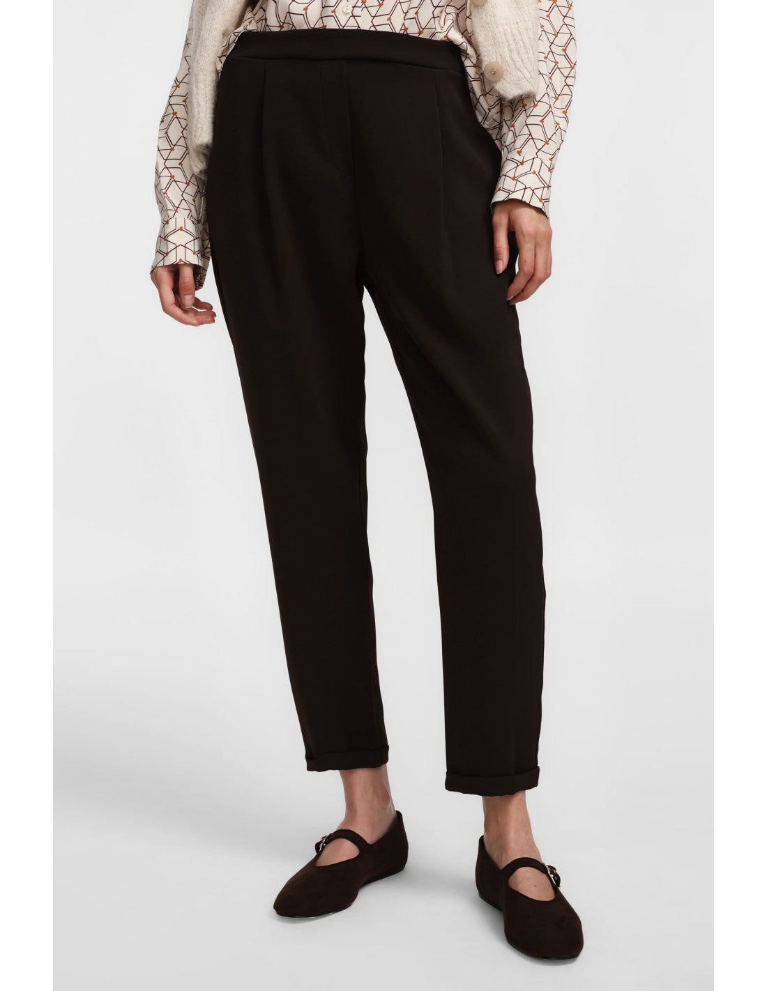 Pantalon carotte à pinces bas à revers Chocolat Please