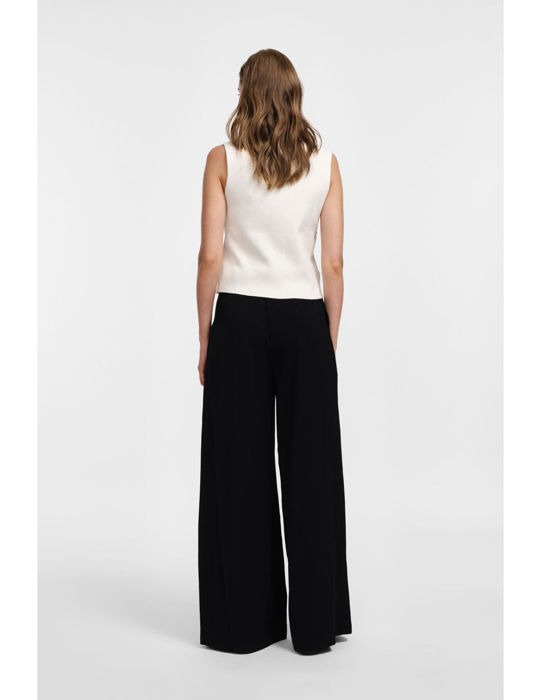 Please Pantalon Noir à doubles pinces et jambes évasées en crêpe