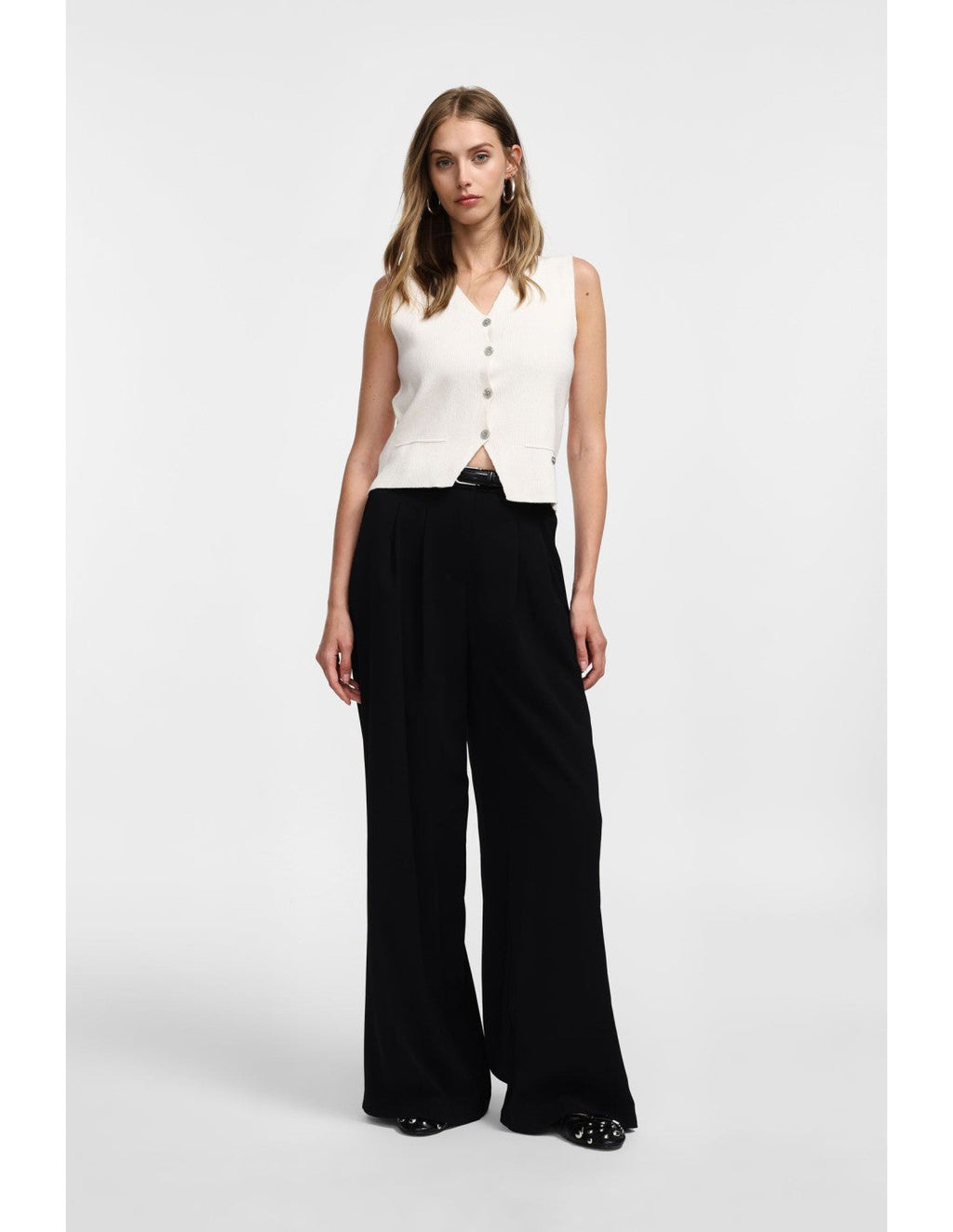 Please Pantalon Noir à doubles pinces et jambes évasées en crêpe
